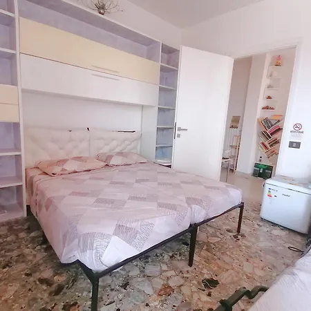 Alassio Vacanze 住宿加早餐酒店 阿拉西奥