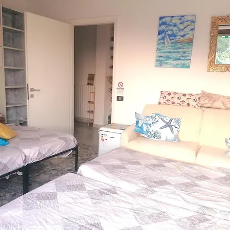 Fiori D'alassio - Ampie Con Terrazza, Parcheggio E Scalinata Per Il Mare Bed & Breakfast