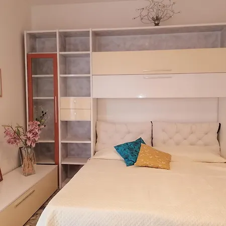 Bed & Breakfast Fiori D'alassio - Ampie Con Terrazza, Parcheggio E Scalinata Per Il Mare Alassio
